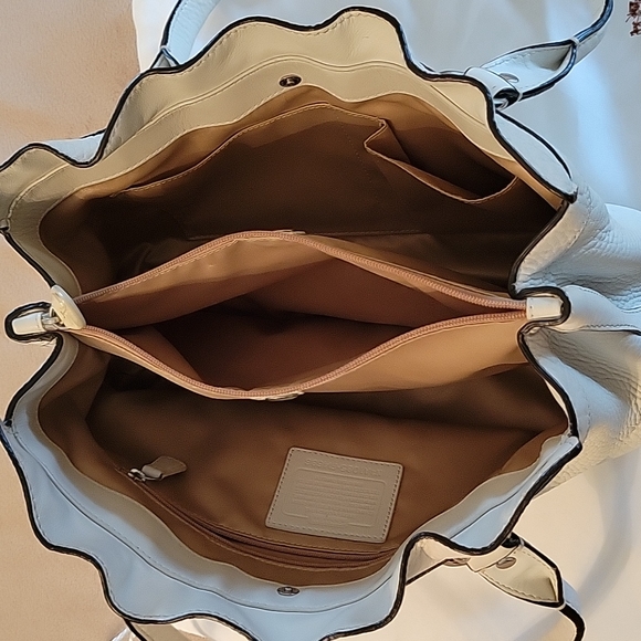 Authentic Coach handbag - Picture 5 of 14